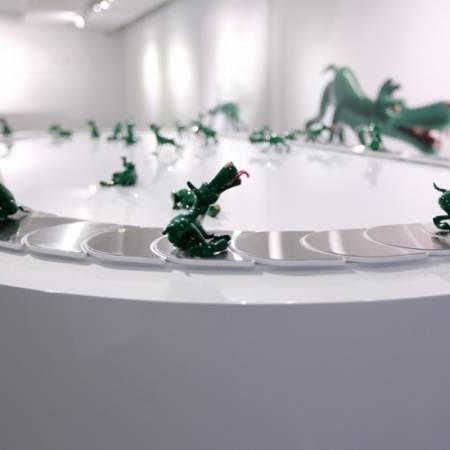 月牙式動態展示台應用於展覽